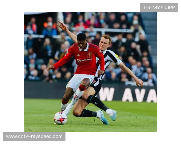 曼联vs纽卡，舍什科、霍尔先后击中门框