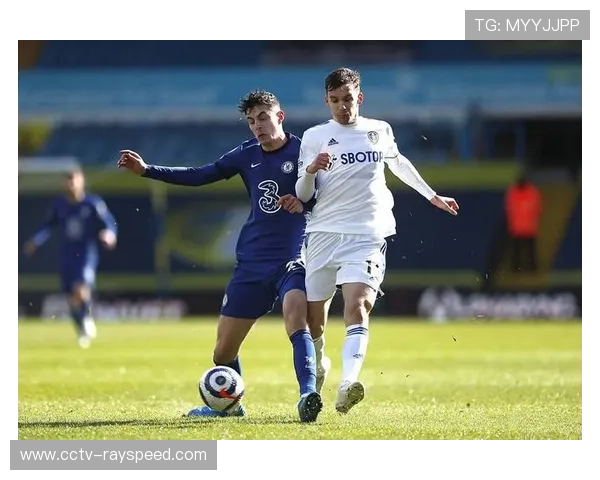 利兹联3-5-2阵型高压逼抢,阿森纳防线稳守反击